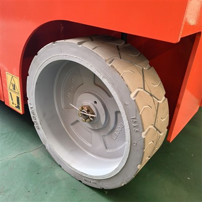 Ascensor elèctric de tisora ​​autopropulsat